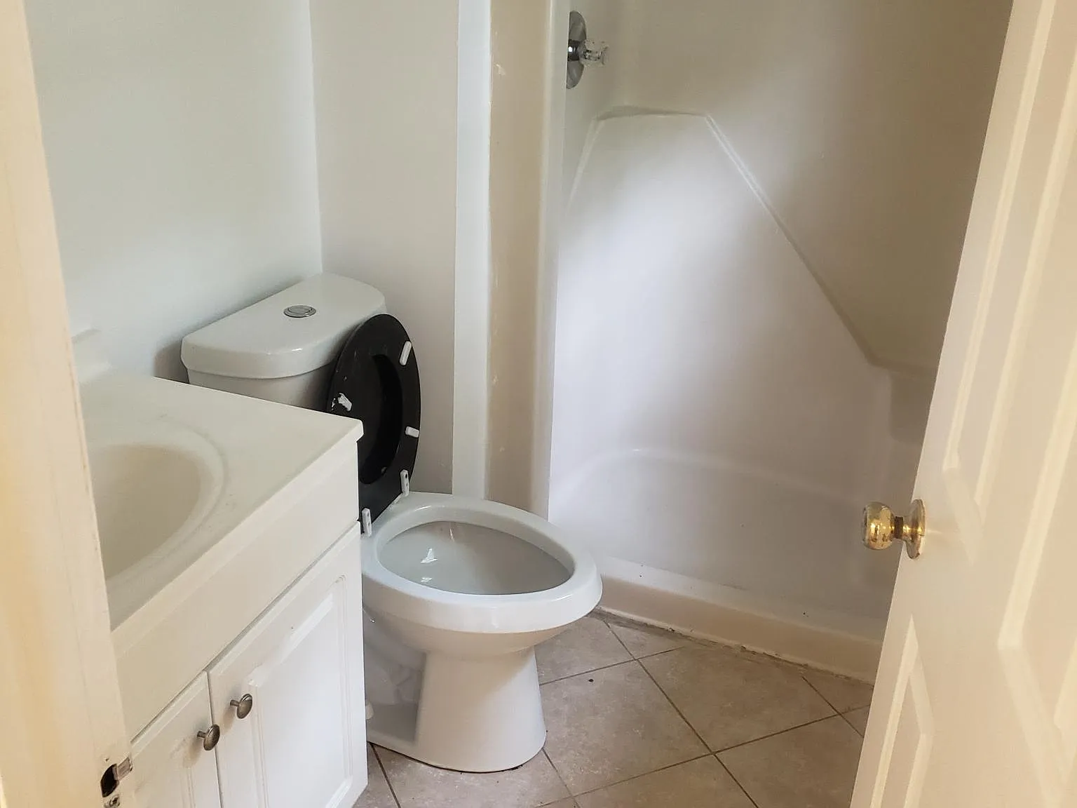 1523 Ridgewood Ave — Photo 2