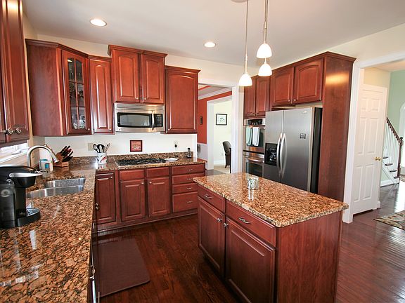 3rd image of 416 Barlow Dr