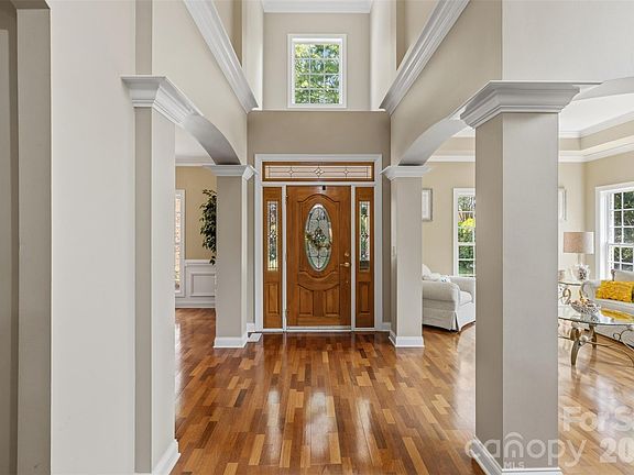 5th image of 16017 Chiltern Ln