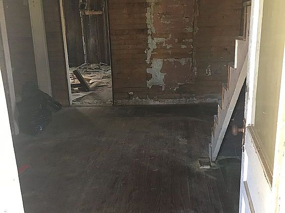 3rd image of 310 Vandenvender Ave