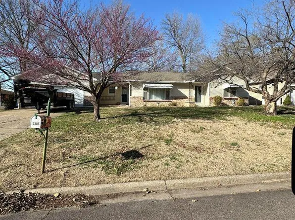 2306 W 11th St, Sedalia, MO 65301