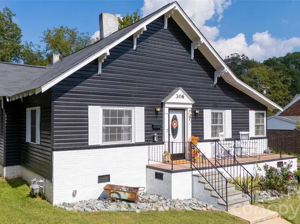 306 Hillcrest Dr, Lexington, NC 27292