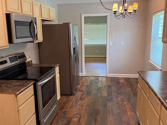 4th image of 2249 7th St NE