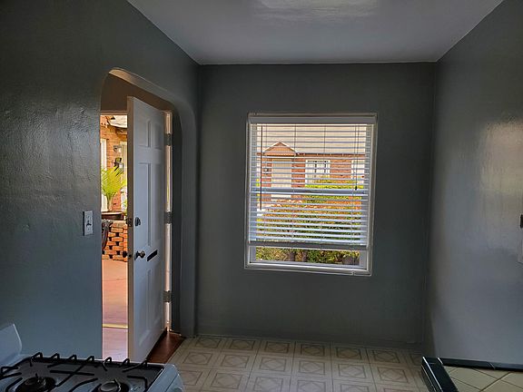 3rd image of 502 Flower St