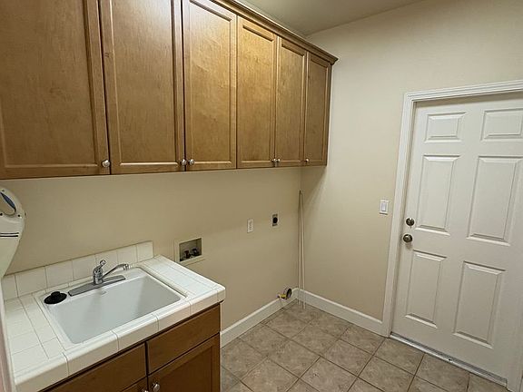 4th image of 608 W Evergreen Ave