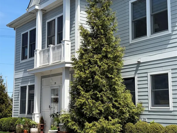 19 Island Point #19, Bronx, NY 10464