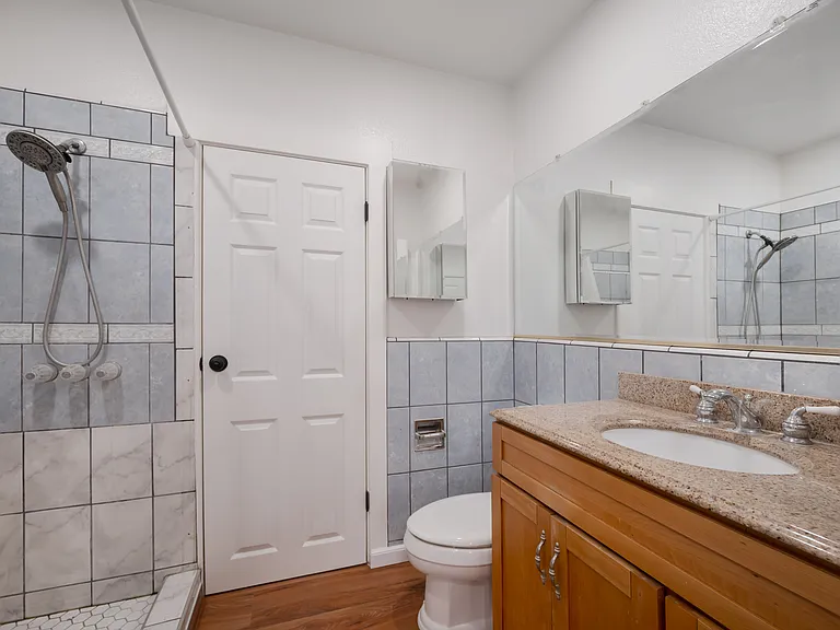 121 S Lotus Ave — Photo 14