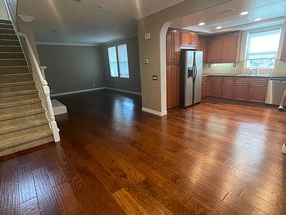 3rd image of 245 Kitty Hawk Ln