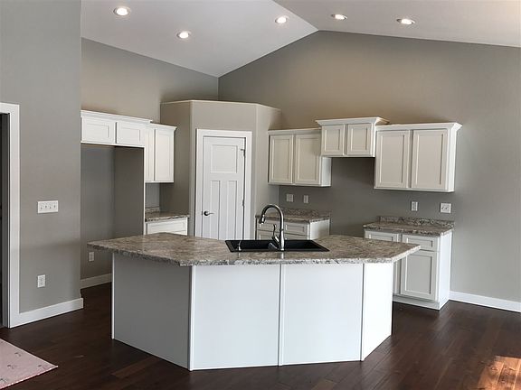 3rd image of 6711 Sarissa Dr