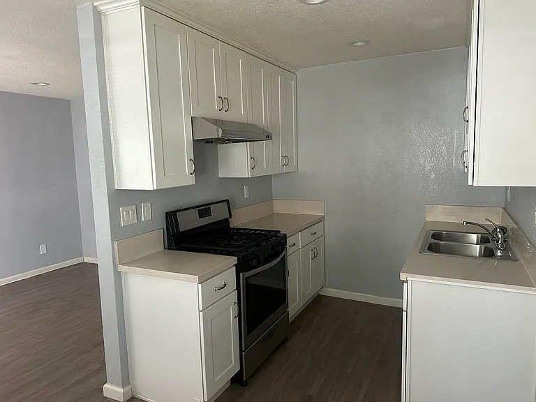151 W Southgate Ave #4 — Photo 3