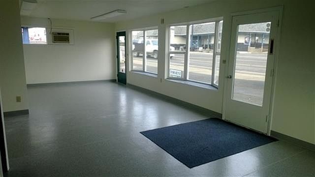 2nd image of 211 E Ellendale Ave Ste 1