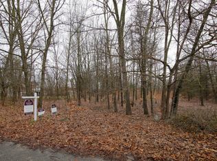 9138 Highland View Dr, Kalamazoo, MI 49009