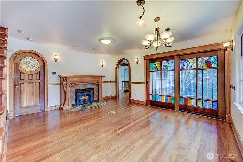 4th image of 1313 Washington Street