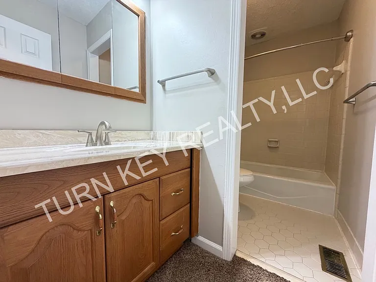 2221 Diane Dr — Photo 12