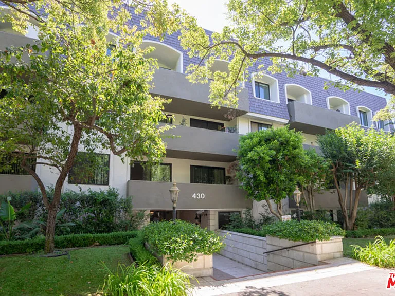 430 N Maple Dr #203 — Photo 1
