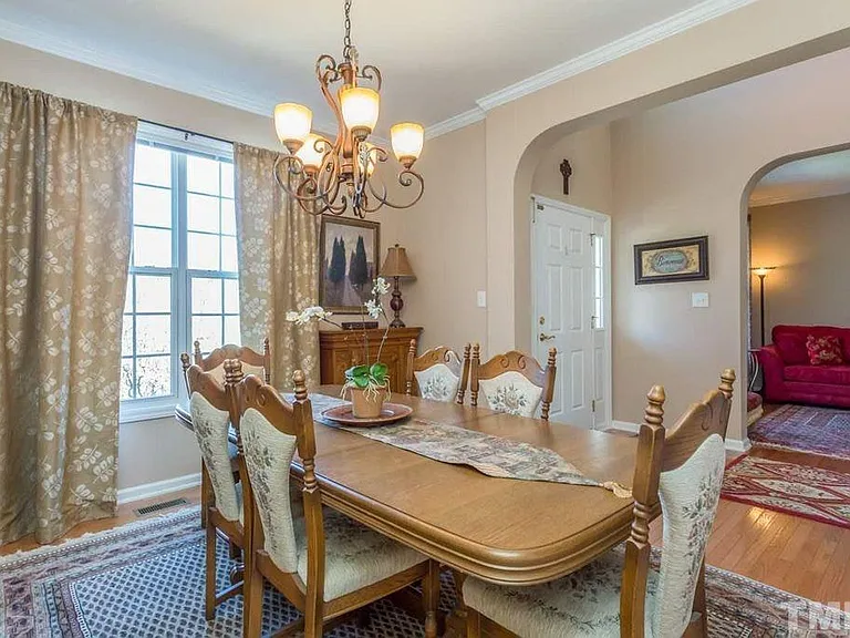 2501 Becketts Ridge Dr — Photo 2