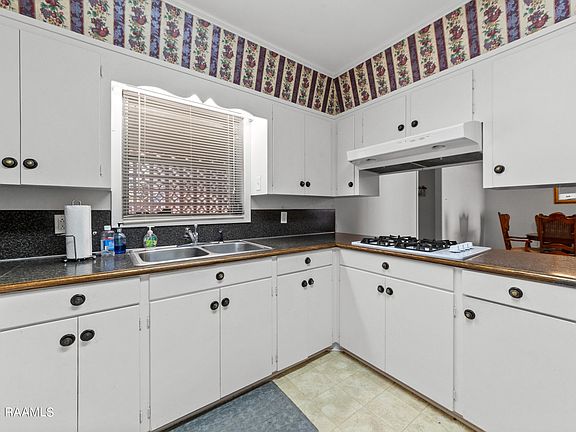 5th image of 540 W Gum Ave