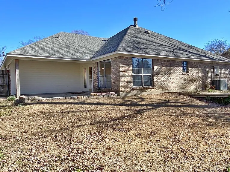 206 Stonecliff Dr — Photo 2