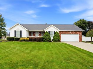 3313 Blossom Ln, North Tonawanda, NY 14120