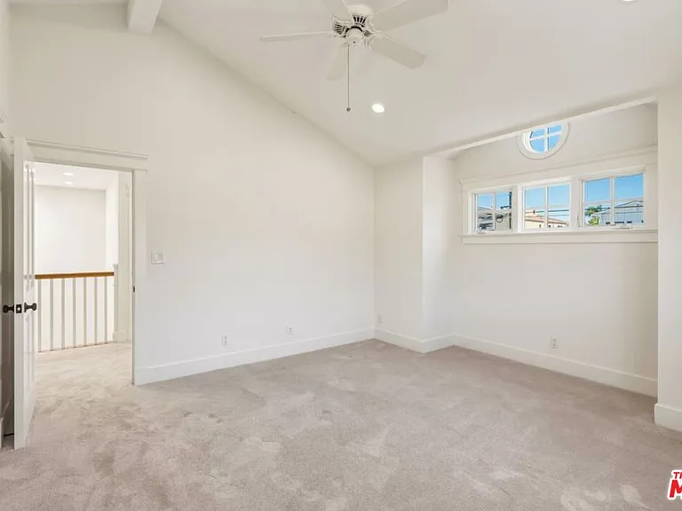 1633 Voorhees Ave — Photo 24