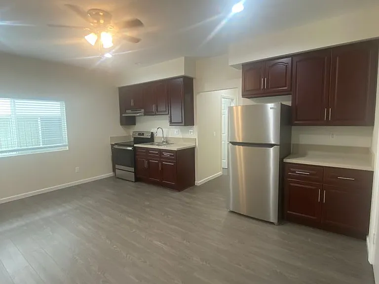1431 Cedar Ave — Photo 3