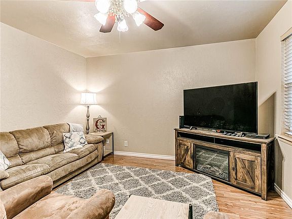 3rd image of 304 S Silver Dr