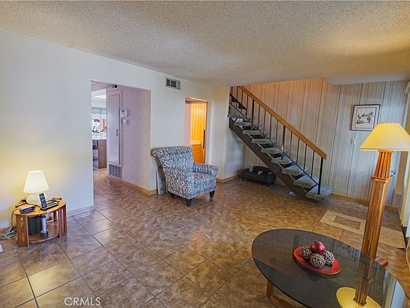5th image of 9567 Karmont Ave