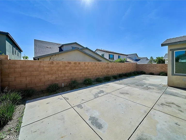 2622 E Embry Ln — Photo 55