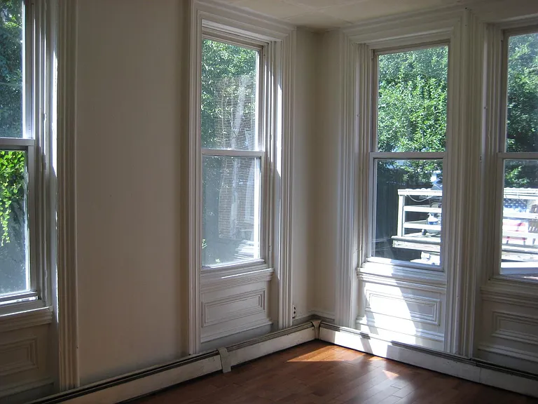2022 Spring Garden St #2R — Photo 2
