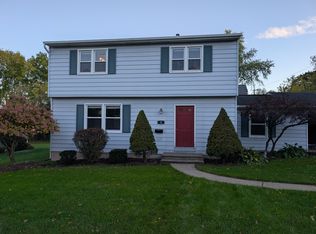 2 Gateshead Rd, New Hartford, NY 13413