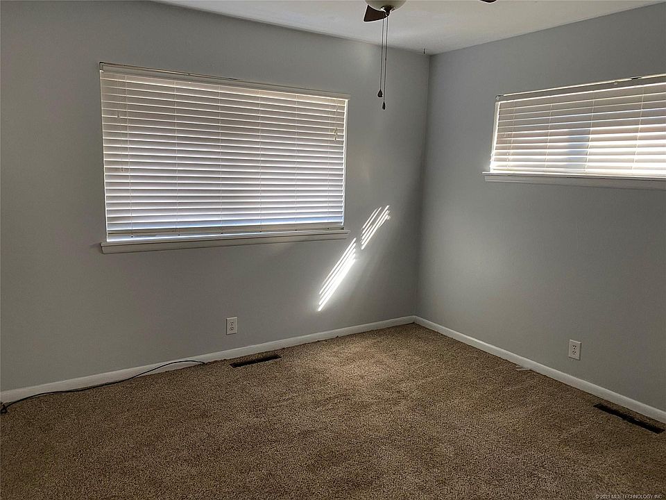 2nd image of 600 Garden Ln