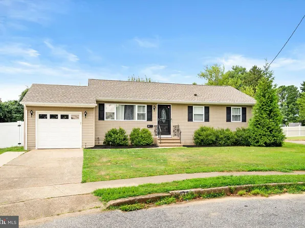 15 Wharian Ct, Hamilton, NJ 08620