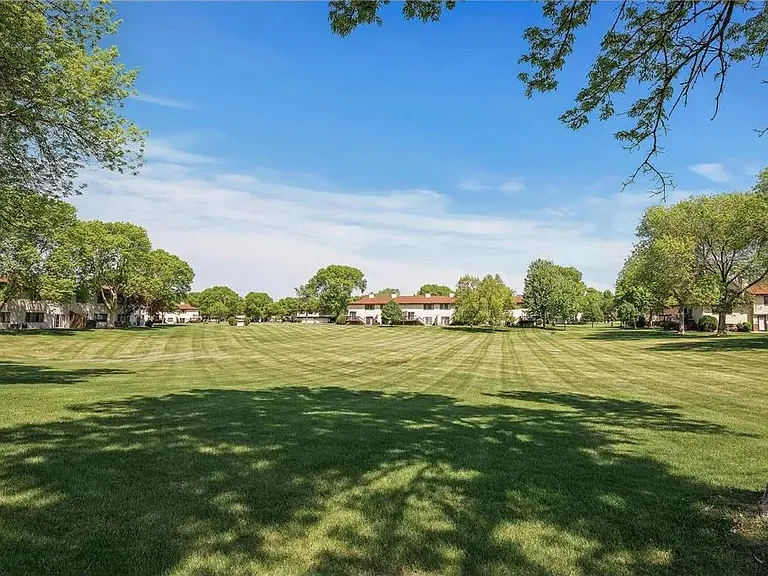 8727 N Maplebrook Cir — Photo 20