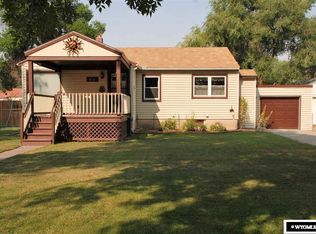 618 S 6th St, Worland, WY 82401