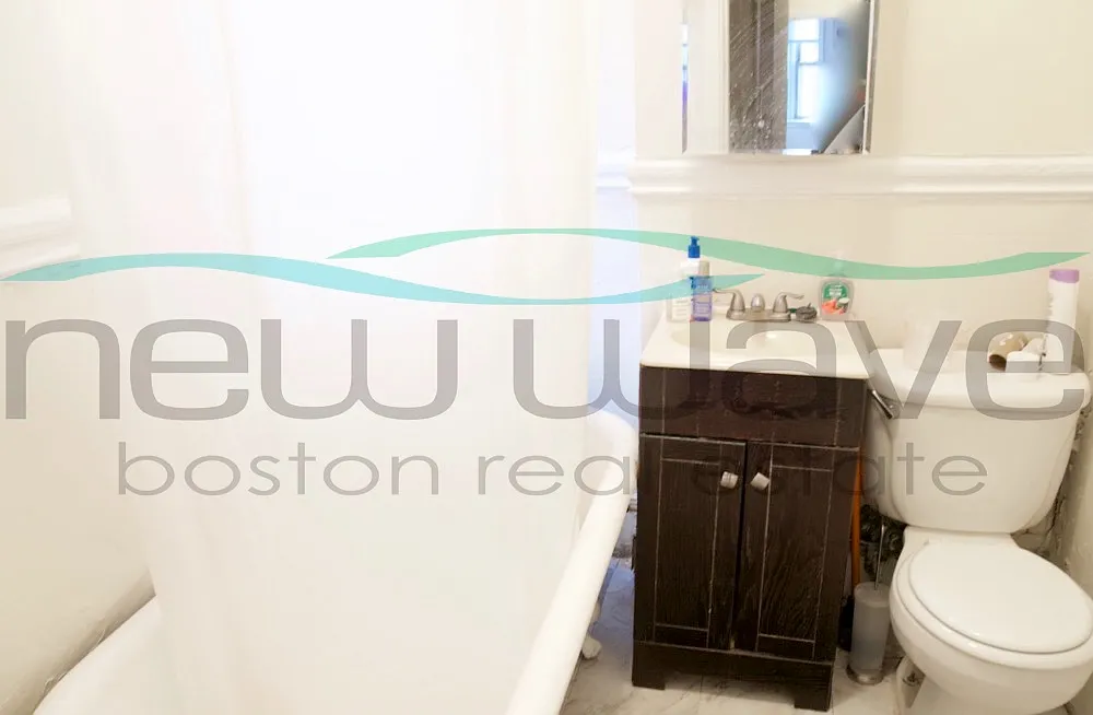 2 bed, 999 sqft, $3,700 — Photo 4