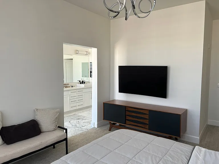 300 E 4th St #402 — Photo 48