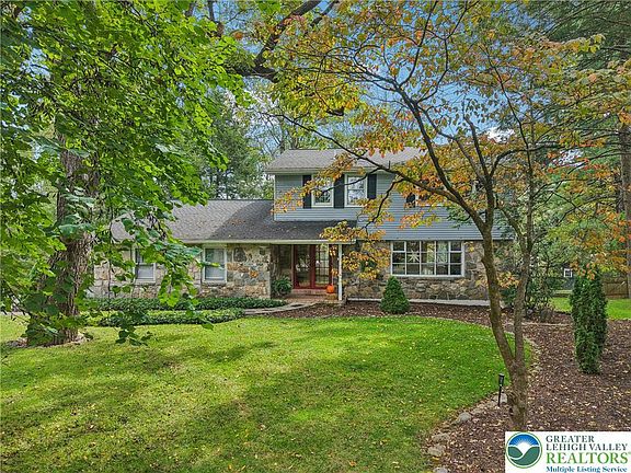 2nd image of 360 Wedgewood Dr