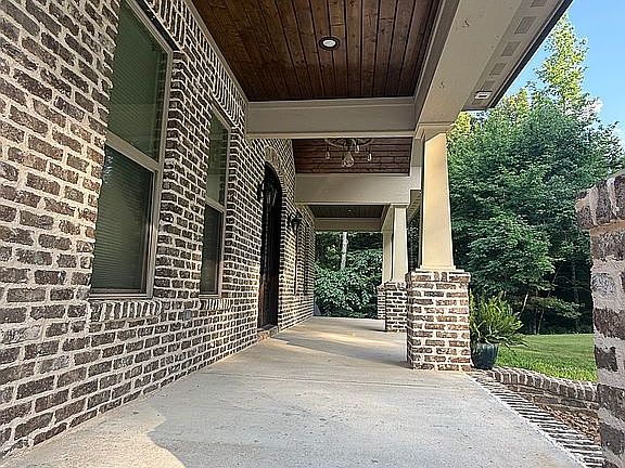 4th image of 300 Shell Dr