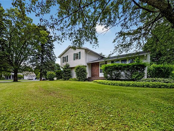 3rd image of 3929 Derby Dr