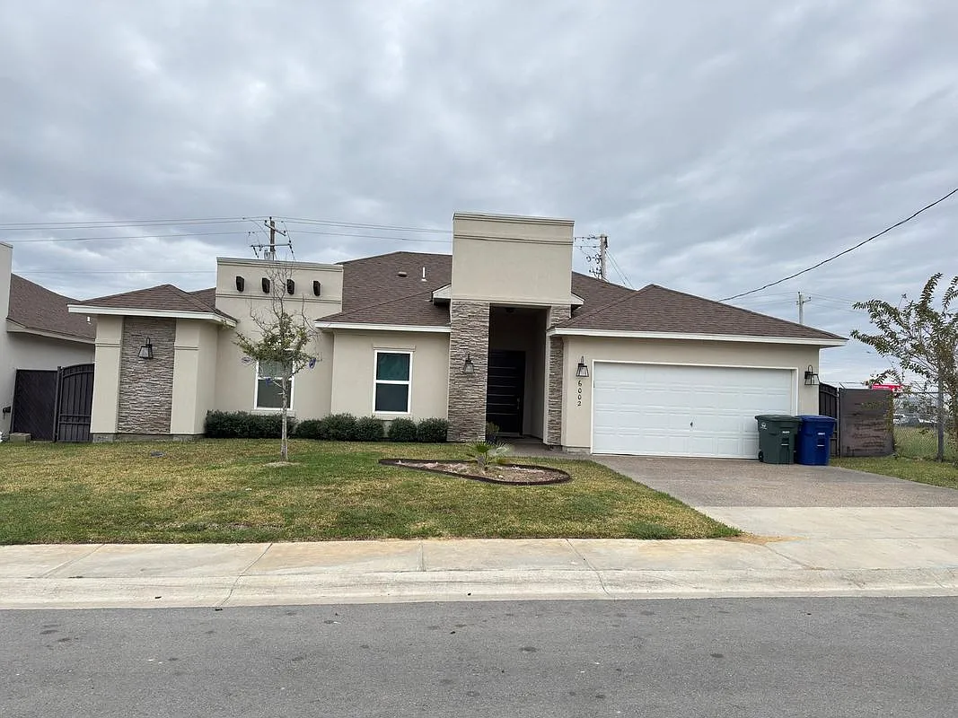 4 bed, 2.5 bath, 1926 sqft, $2,500 — Photo 1