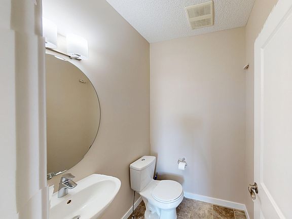 5th image of 338 River Heights Cres