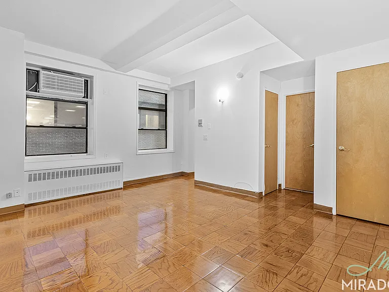 132 E 45th St #5I — Photo 2