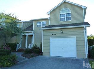 665 Settlers Ln, Kure Beach, NC 28449