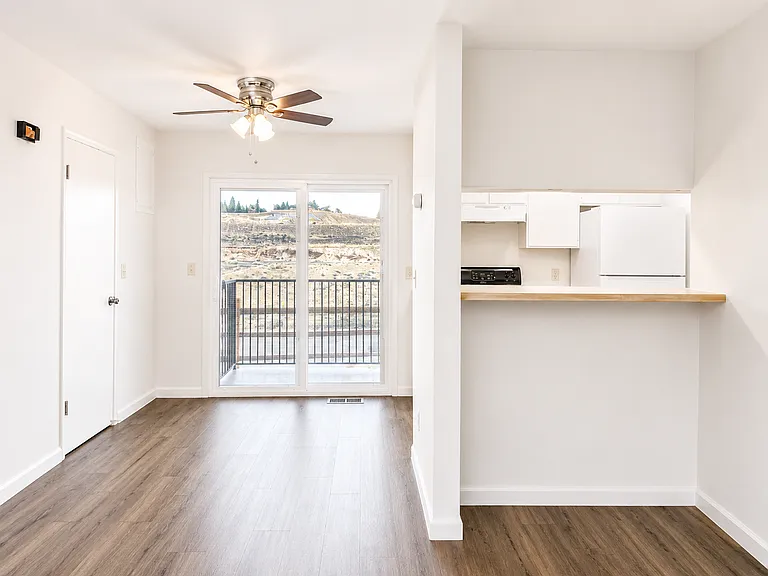 Moraine View Apartments — Photo 7