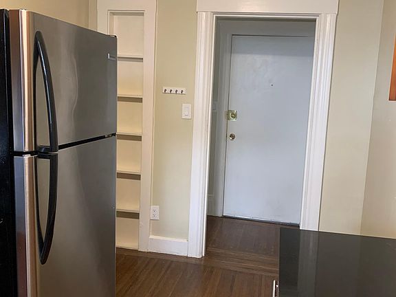 4th image of 1360 Clay St #4