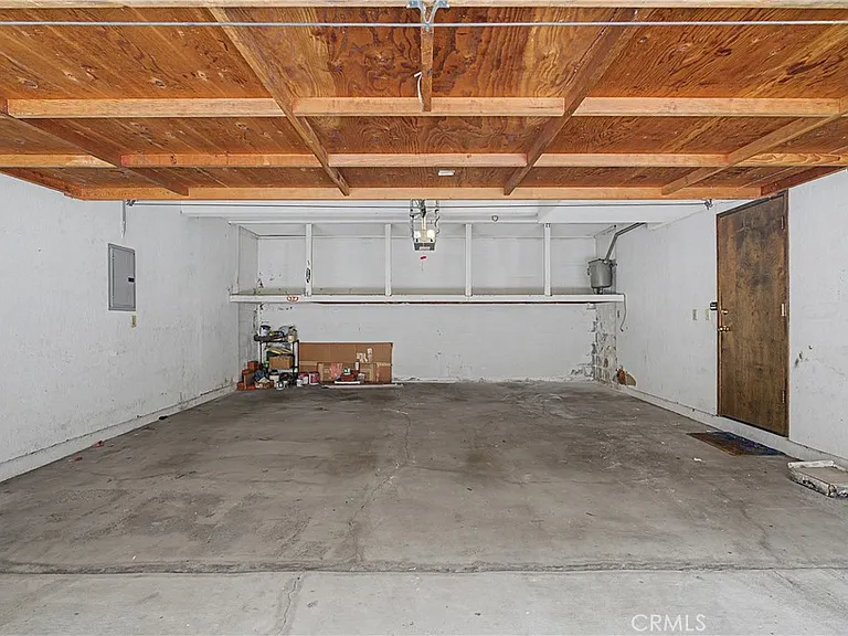214 Topaz St — Photo 32