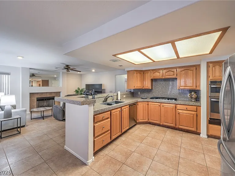 271 Sunshine Springs Ct — Photo 16