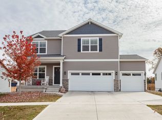7611 NW 95th Ct, Johnston, IA 50131