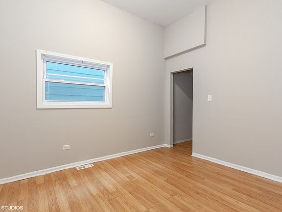 5th image of 11578 S Prairie Ave #1