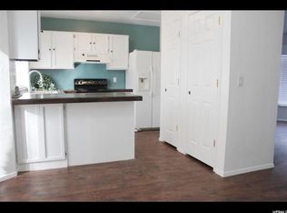 6028 S Park Wood Dr, Kearns, UT 84118